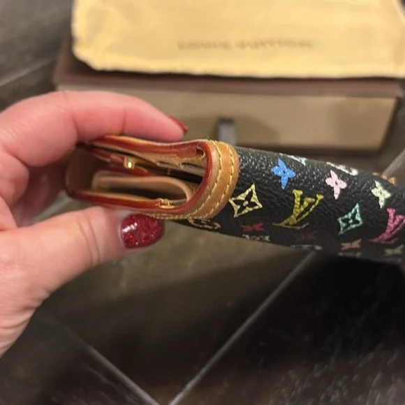 LV wallet with COA - Picture 4 of 9